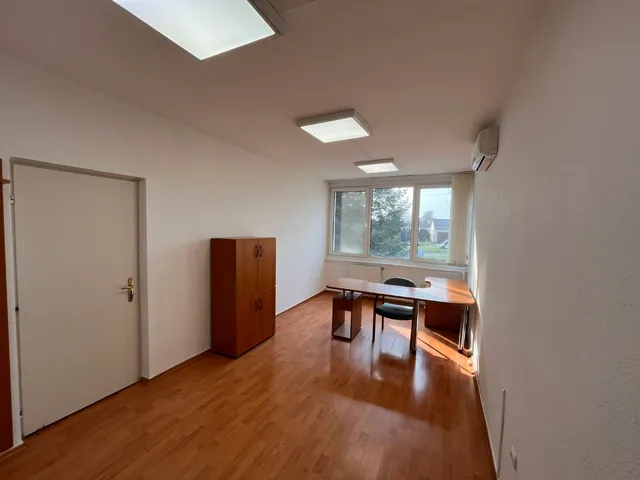 Kiadó kereskedelmi és ipari ingatlan Kaposvár, Tüskevár 55 nm