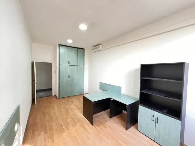 Kiadó kereskedelmi és ipari ingatlan Kaposvár, Tüskevár, Raktár utca 18 nm