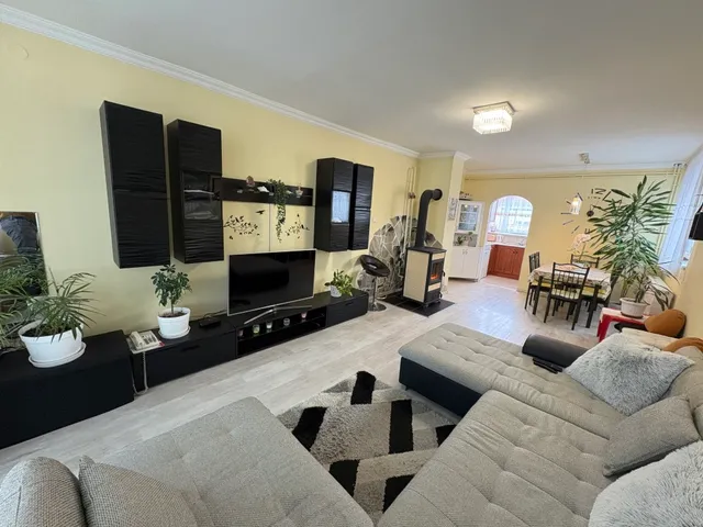 Eladó lakás Kaposvár, Tüskevár 96 nm