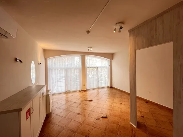 Eladó kereskedelmi és ipari ingatlan Kaposvár, Belváros 27 nm