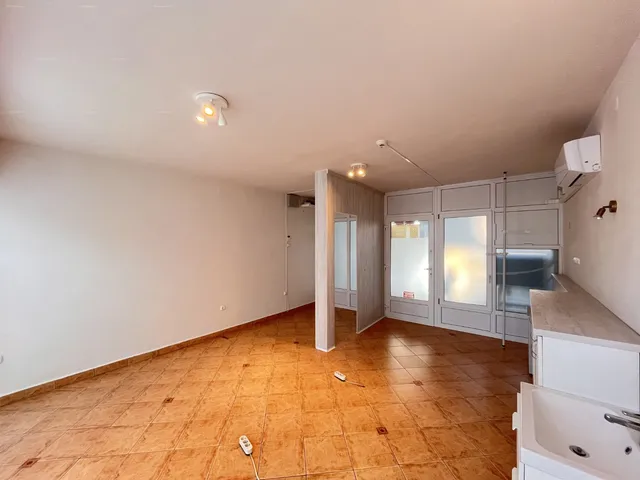 Eladó kereskedelmi és ipari ingatlan Kaposvár, Belváros, Irányi Dániel utca 27 nm