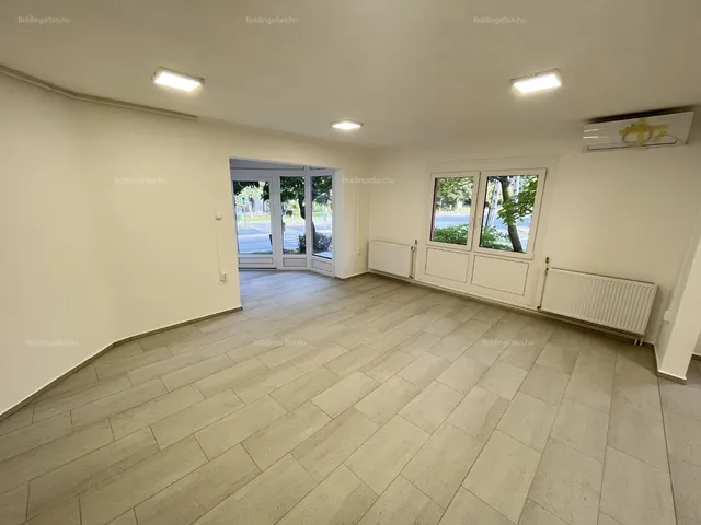 Kiadó kereskedelmi és ipari ingatlan Kaposvár, Béke-Füredi lakótelep 89 nm