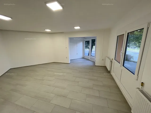 Kiadó kereskedelmi és ipari ingatlan Kaposvár, Béke-Füredi lakótelep, Füredi utca 89 nm