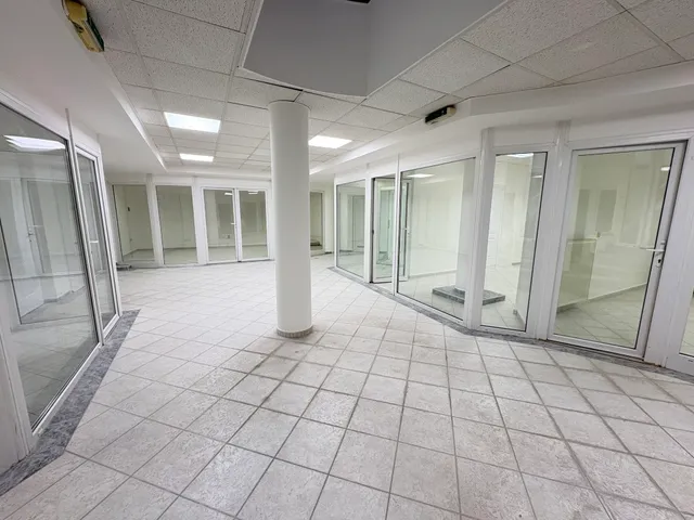 Kiadó kereskedelmi és ipari ingatlan Kaposvár, Belváros, zárda utca 15 nm