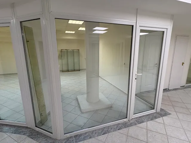 Kiadó kereskedelmi és ipari ingatlan Kaposvár, Belváros, zárda utca 15 nm