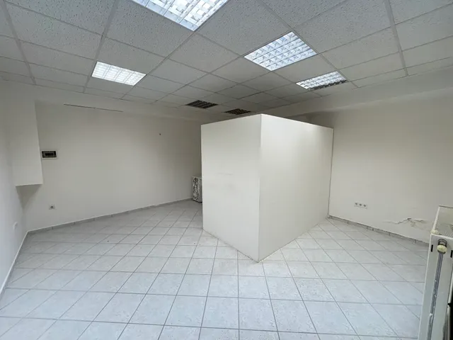 Kiadó kereskedelmi és ipari ingatlan Kaposvár, Belváros, Zárda utca 26 nm