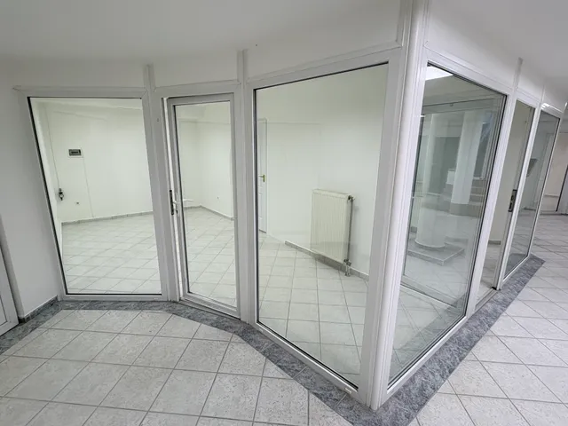 Kiadó kereskedelmi és ipari ingatlan Kaposvár, Belváros, Zárda utca 17 nm