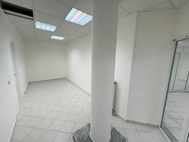 Kiadó kereskedelmi és ipari ingatlan Kaposvár, Belváros, Zárda utca 15 nm