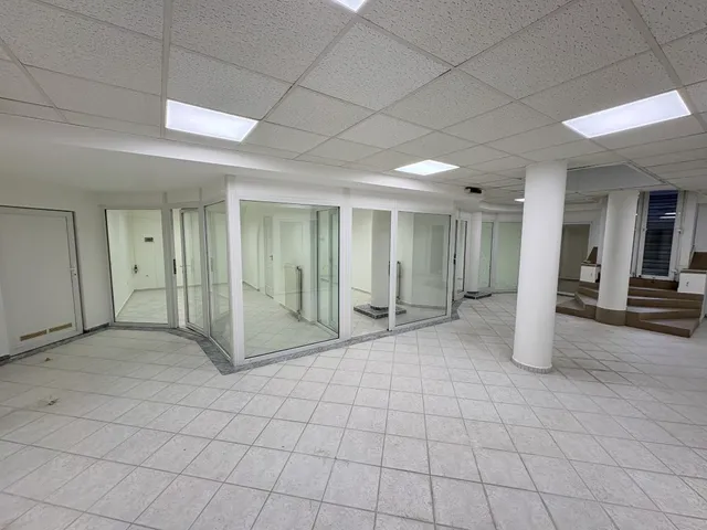 Kiadó kereskedelmi és ipari ingatlan Kaposvár, Belváros, Zárda utca 23 nm