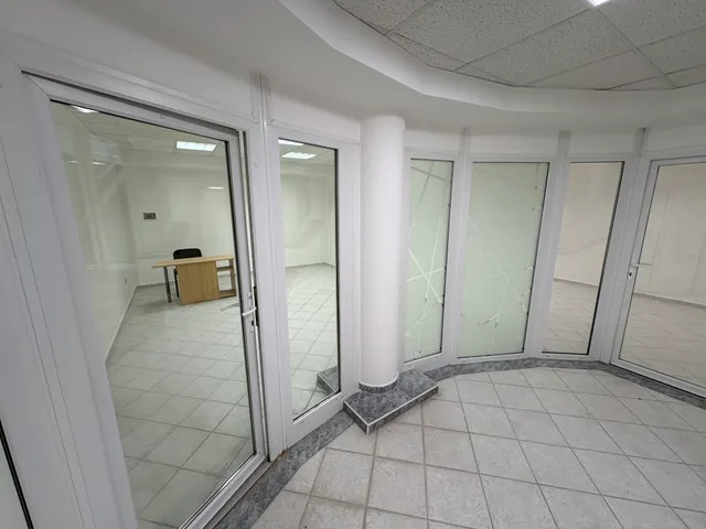 Kiadó kereskedelmi és ipari ingatlan Kaposvár, Belváros, Zárda utca 23 nm