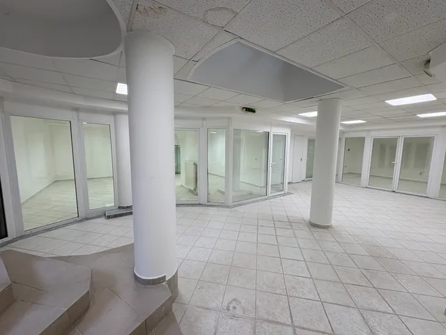 Kiadó kereskedelmi és ipari ingatlan Kaposvár, Belváros, Zárda utca 23 nm