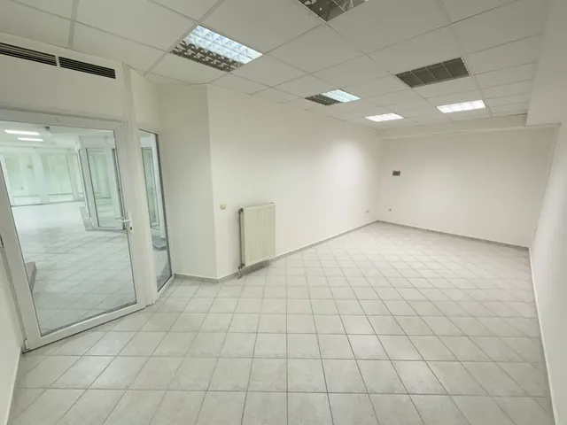 Kiadó kereskedelmi és ipari ingatlan Kaposvár, Belváros, Zárda utca 23 nm