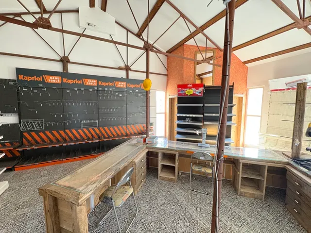 Eladó kereskedelmi és ipari ingatlan Kaposvár, Tüskevár, Kanizsai utca 256 nm