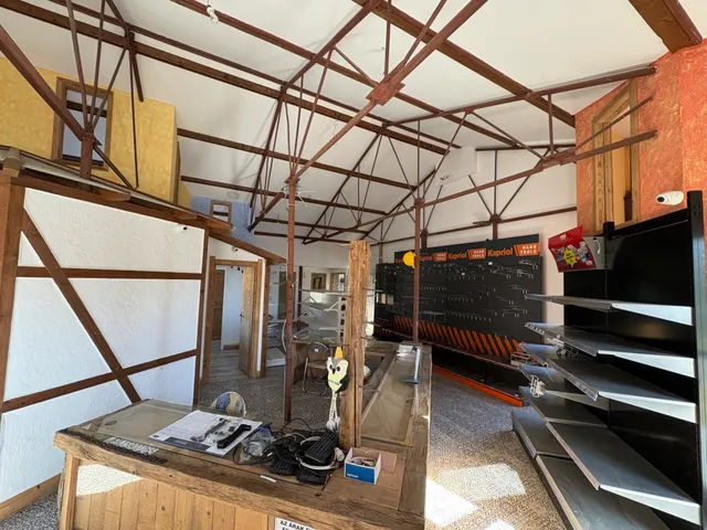 Eladó kereskedelmi és ipari ingatlan Kaposvár, Tüskevár, Kanizsai utca 256 nm