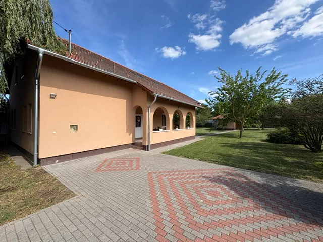 Eladó ház Balatonfenyves, Fenyvesi utca 155 nm