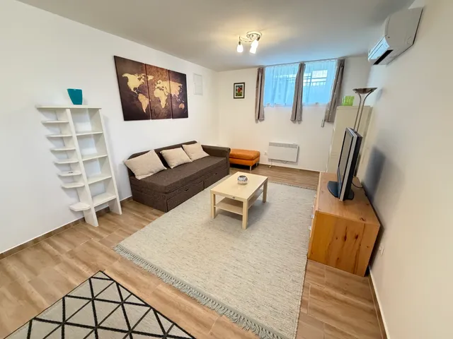 Kiadó lakás Kaposvár, Kecelhegy, Uránia lakótelep 30 nm