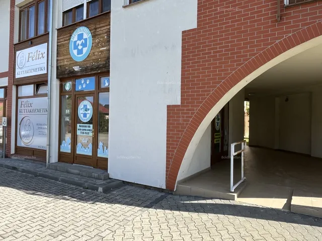 Kiadó kereskedelmi és ipari ingatlan Kaposvár, Cser, Kőrösi Csoma S. u. 28 nm