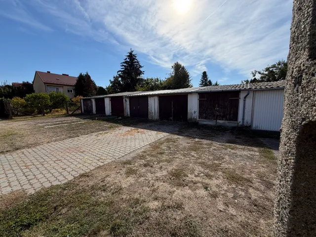 Eladó garázs Kaposvár, Északnyugati városrész 17 nm