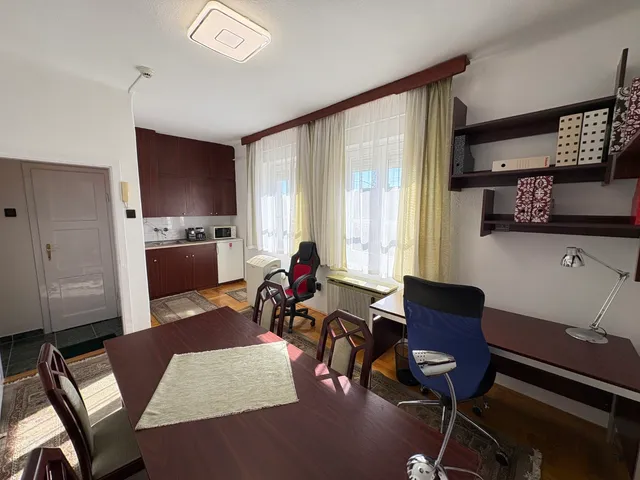 Kiadó kereskedelmi és ipari ingatlan Kaposvár, Belváros, Szántó utca 20 nm