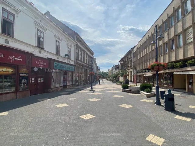Kiadó kereskedelmi és ipari ingatlan Kaposvár, Belváros 70 nm