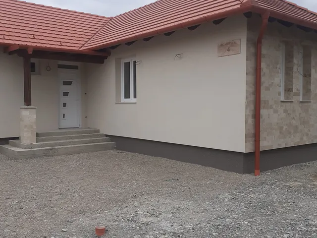 Eladó ház Nagykozár, Kossuth utca 98 nm