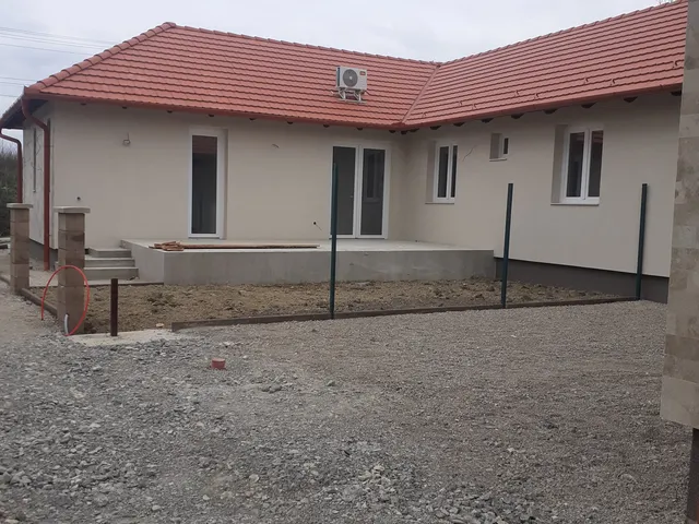 Eladó ház Nagykozár, Kossuth utca 98 nm