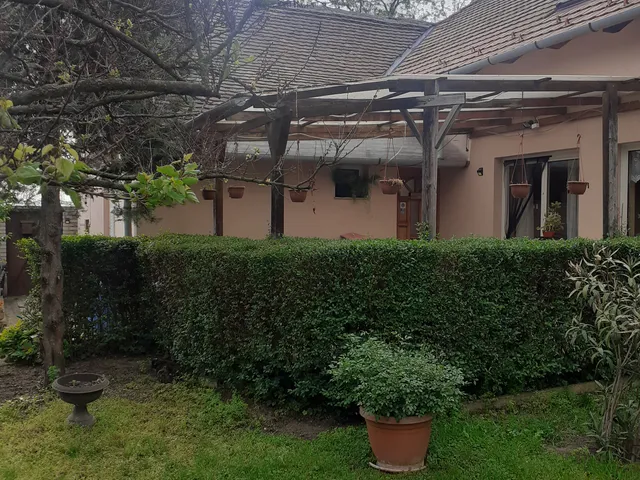 Eladó ház Pécs, Remény utca 120 nm
