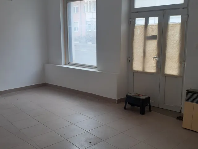 Kiadó kereskedelmi és ipari ingatlan Pécs 120 nm