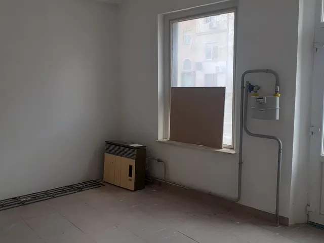 Kiadó kereskedelmi és ipari ingatlan Pécs 120 nm