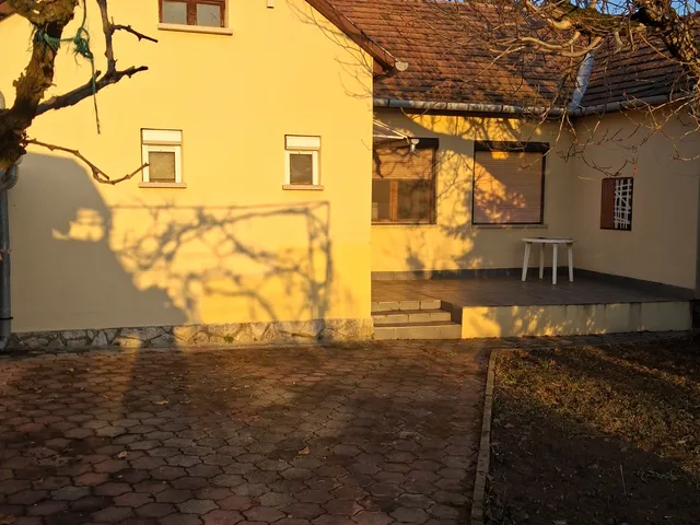 Eladó ház Pécs, Diós 104 nm