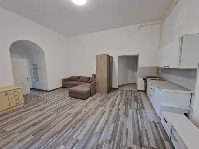 Eladó lakás Budapest VIII. kerület, Századosnegyed 117 nm