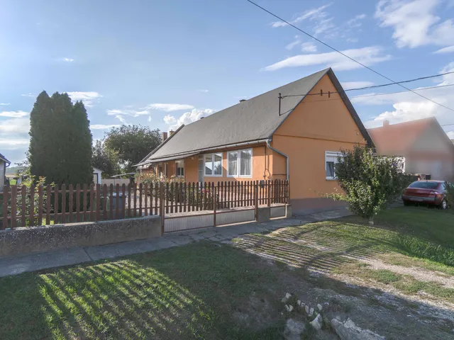 Eladó ház Fadd 96 nm