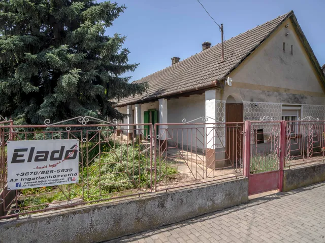 Eladó ház Lajoskomárom, Középbogárd 58 nm