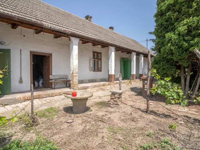 Eladó ház Lajoskomárom, Középbogárd, Köztársaság utca 58 nm