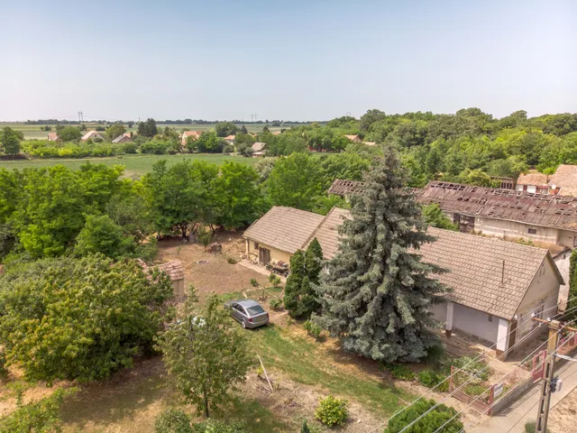 Eladó ház Lajoskomárom, Középbogárd, Köztársaság utca 58 nm