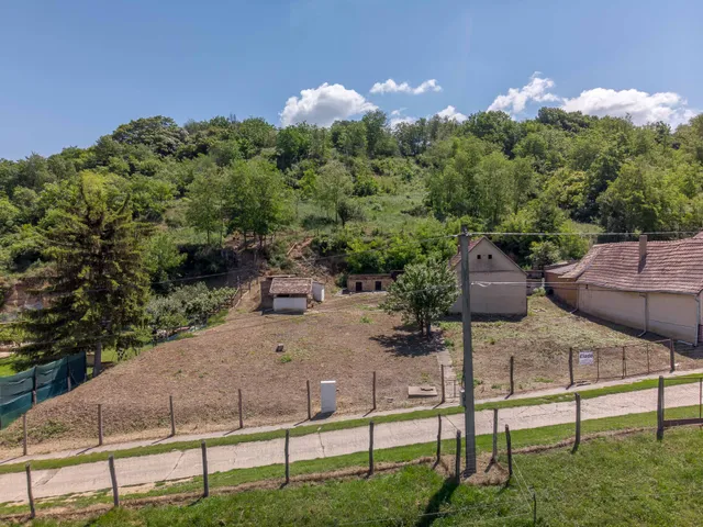 Eladó telek Cikó, Hársfa 4030 nm