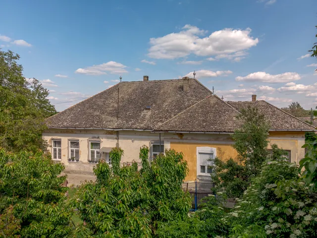 Eladó ház Szekszárd 246 nm