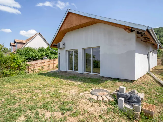 Eladó mezőgazdasági ingatlan Szekszárd, Palánkihegy 63 nm