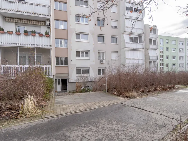 Eladó lakás Paks 65 nm