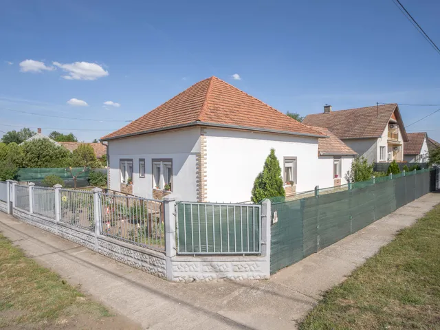Eladó ház Tolna 96 nm