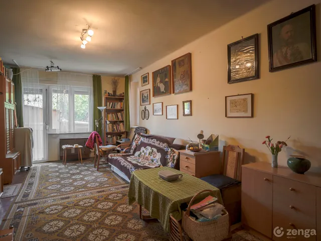 Eladó lakás Szekszárd, Székely Bertalan utca 56 nm