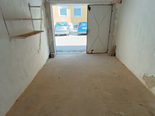 Kiadó garázs Székesfehérvár, Prohászka 18 nm