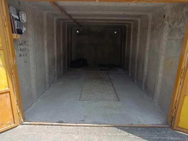 Kiadó garázs Székesfehérvár, Palotaváros 17 nm