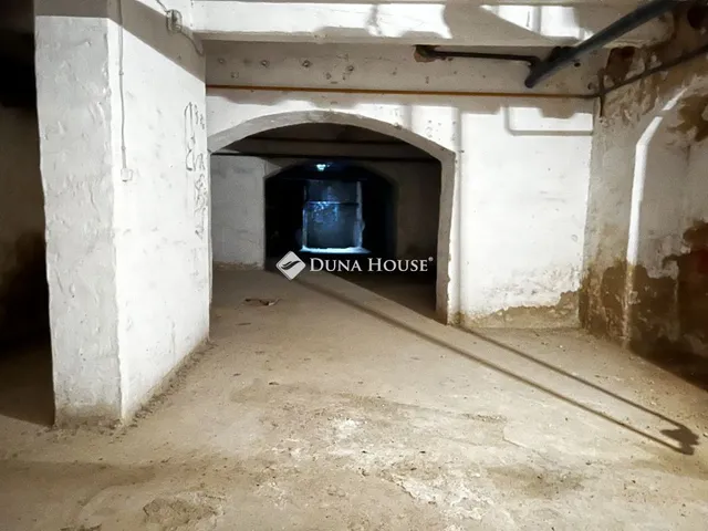 Eladó kereskedelmi és ipari ingatlan Szombathely 283 nm