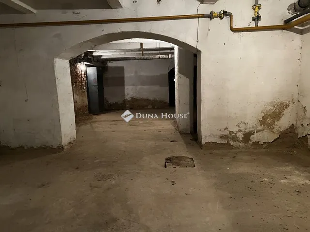 Eladó kereskedelmi és ipari ingatlan Szombathely 283 nm