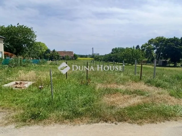 Eladó telek Szeleste 1518 nm