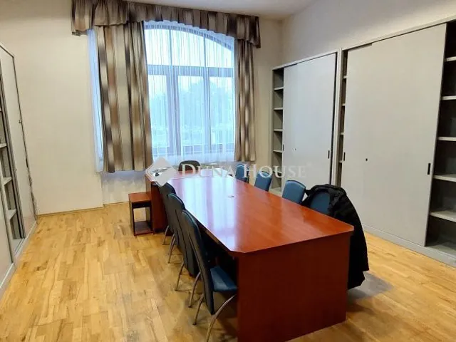 Eladó kereskedelmi és ipari ingatlan Szombathely 30 nm