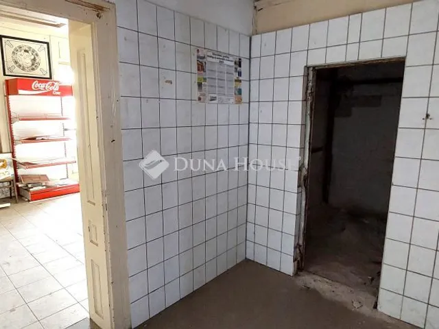 Eladó kereskedelmi és ipari ingatlan Csepreg 241 nm