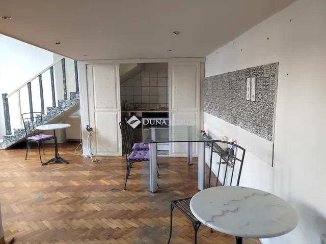 Eladó kereskedelmi és ipari ingatlan Szombathely, Hollán Ernő utca 63 nm