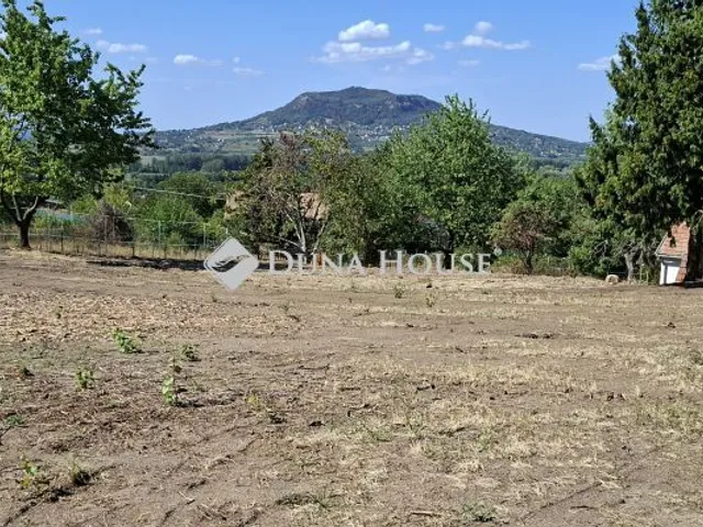 Eladó telek Badacsonytördemic 2000 nm